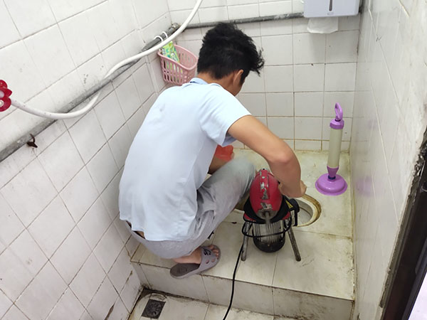 扎兰屯肥皂掉到马桶里把马桶堵住了怎么办？马桶堵住了怎么办